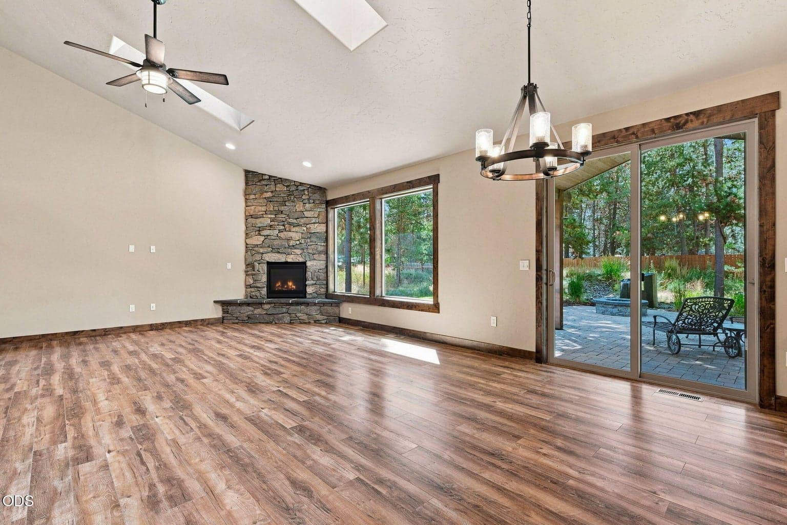 Photo of 17035 Glendale Road 15 of 47