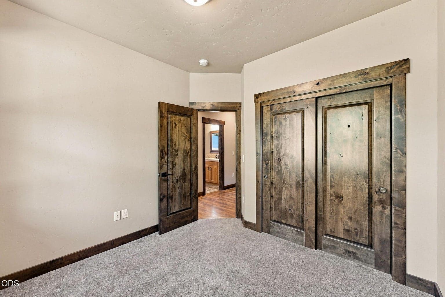 Photo of 17035 Glendale Road 18 of 47