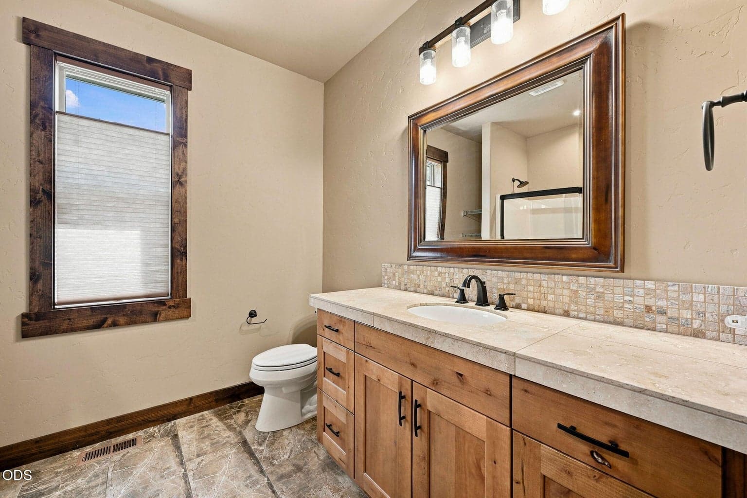 Photo of 17035 Glendale Road 19 of 47