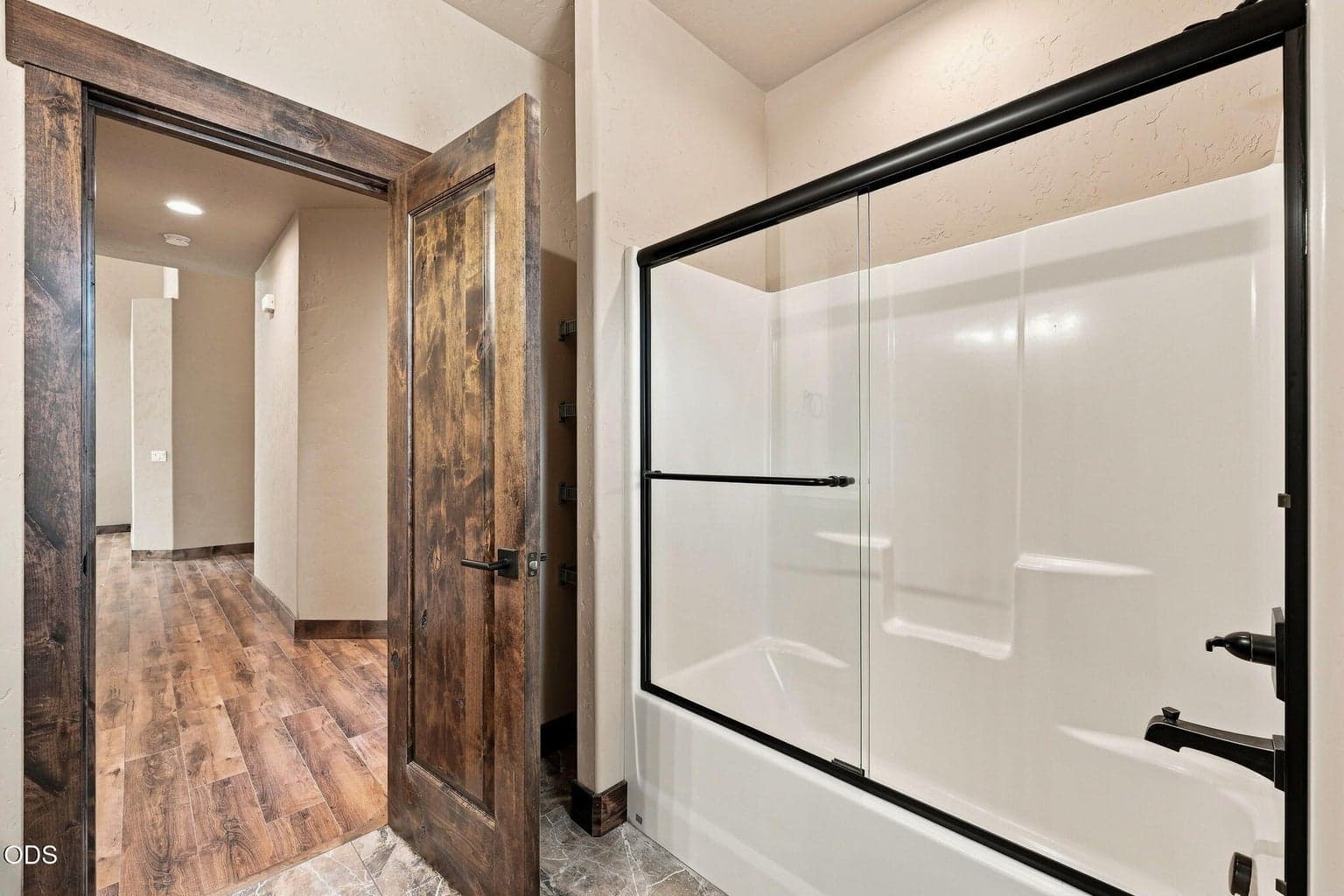 Photo of 17035 Glendale Road 20 of 47