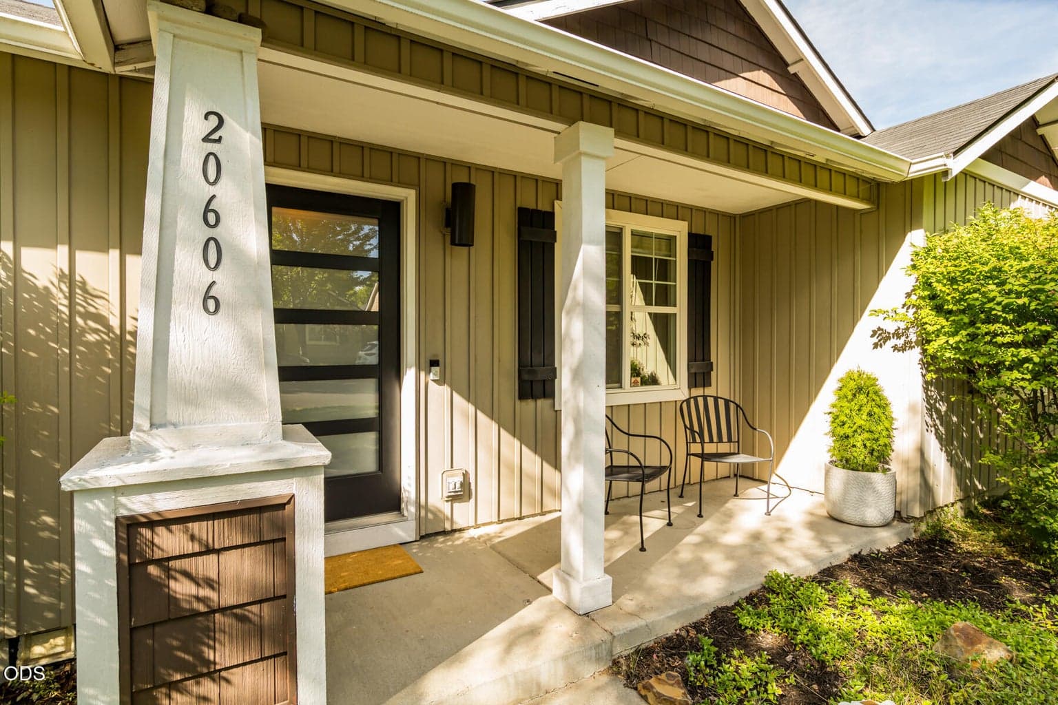 Photo of 20606 Daisy Lane 2 of 40