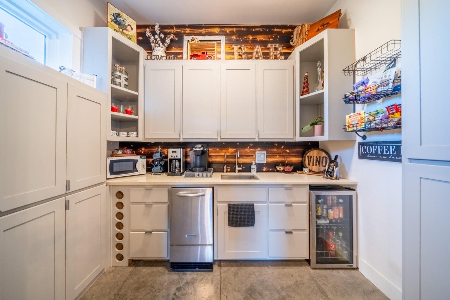 Everything you need in a Butlers Pantry~
