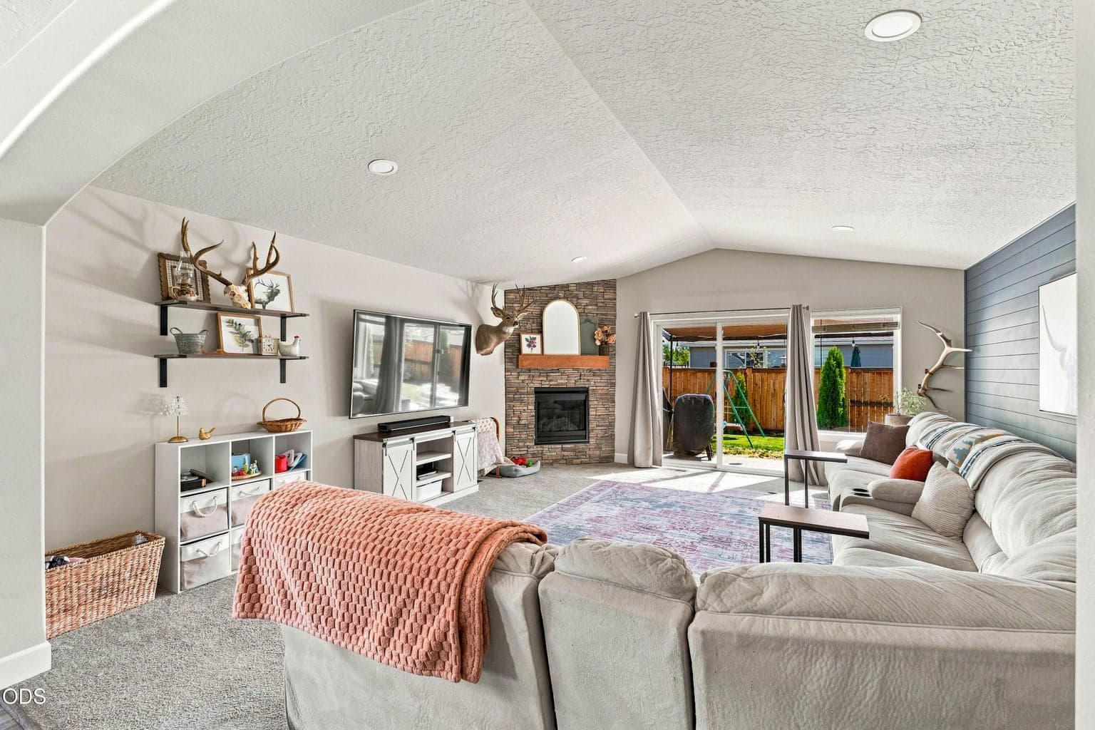 Photo of 2466 SW Metolius Avenue 17 of 53