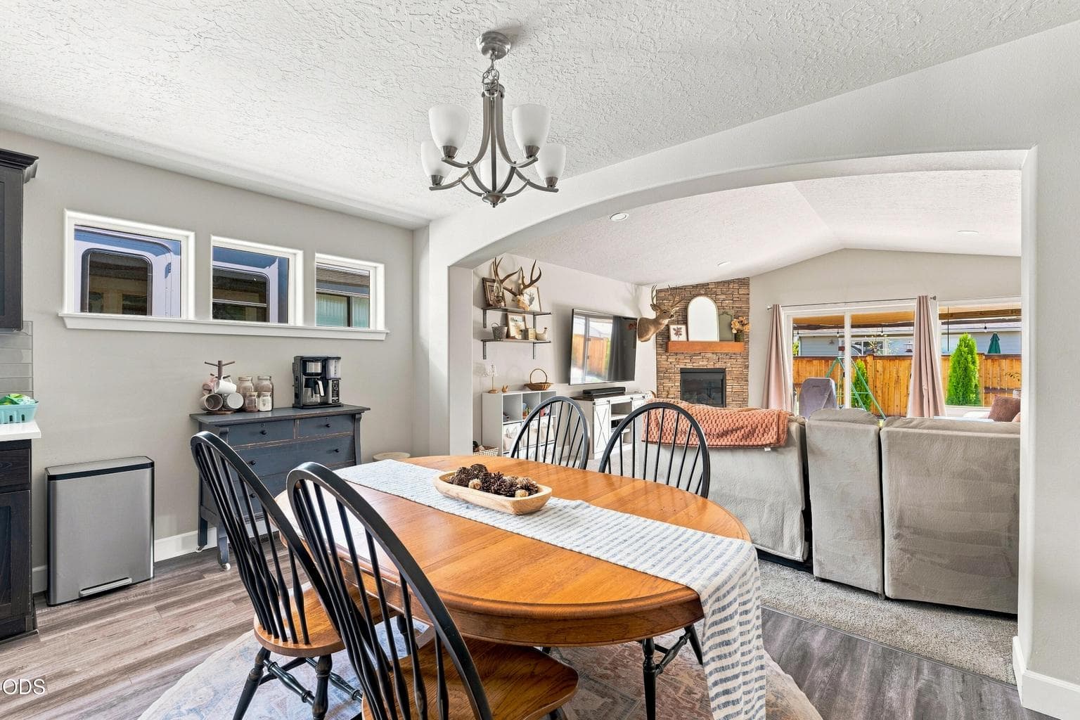 Photo of 2466 SW Metolius Avenue 12 of 53