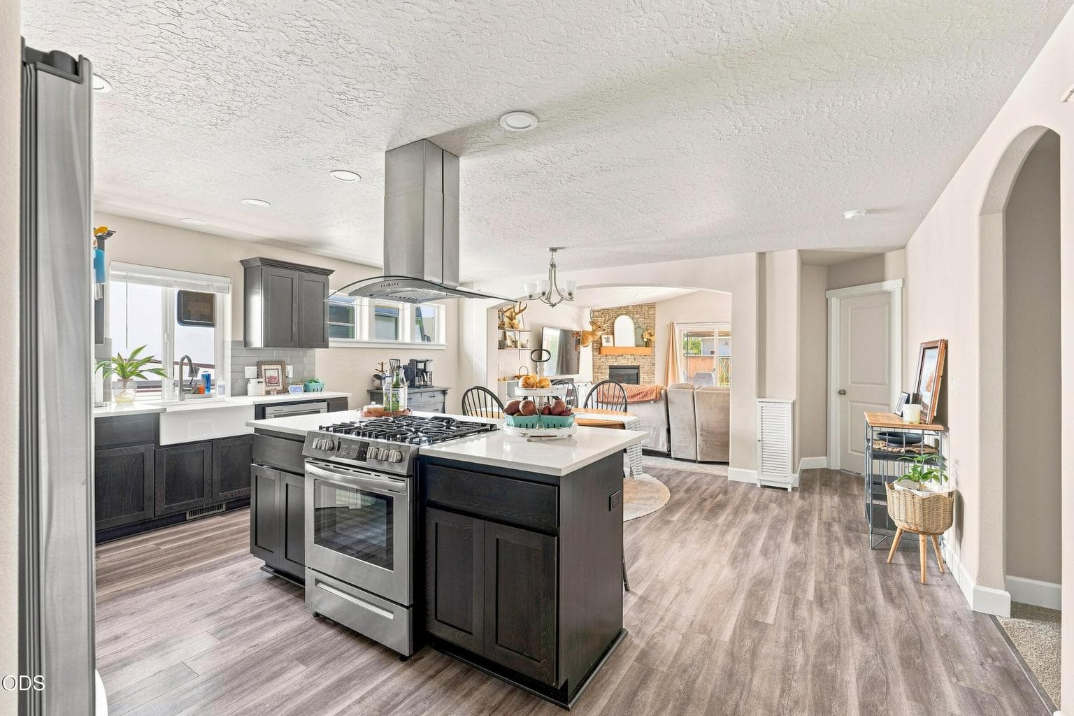 Photo of 2466 SW Metolius Avenue 8 of 53