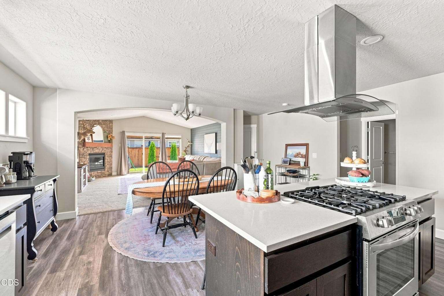 Photo of 2466 SW Metolius Avenue 10 of 53