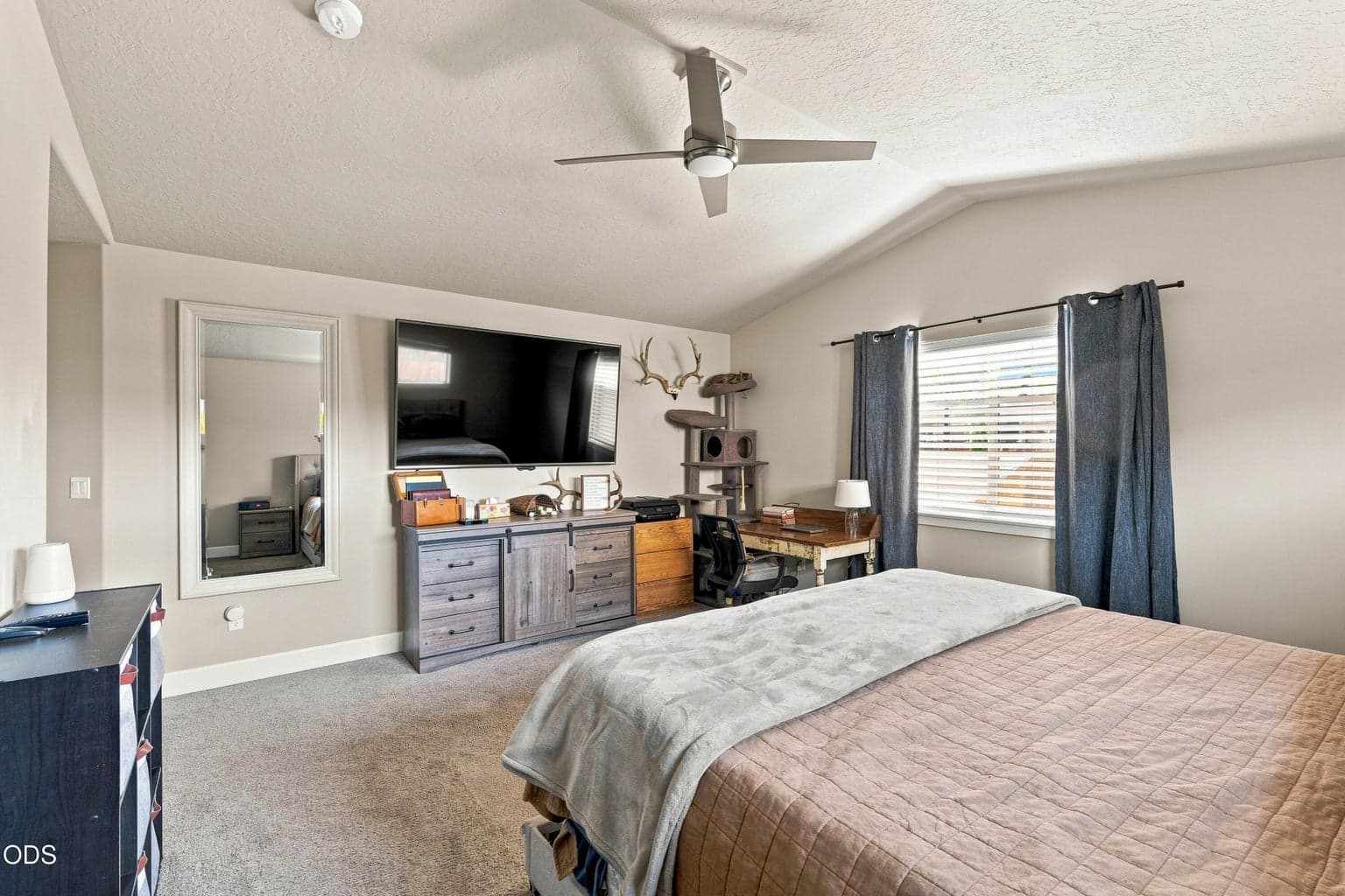 Photo of 2466 SW Metolius Avenue 25 of 53