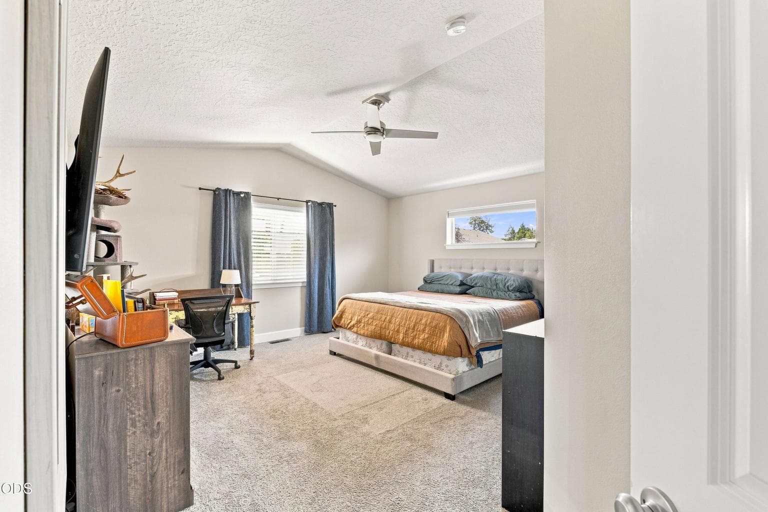Photo of 2466 SW Metolius Avenue 22 of 53