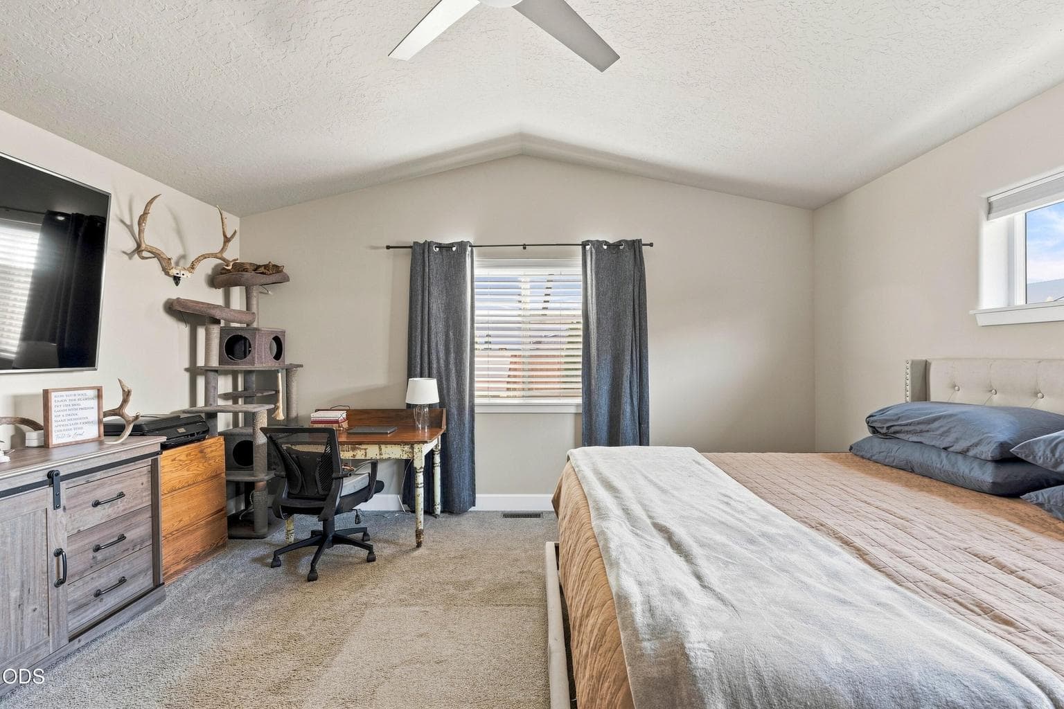 Photo of 2466 SW Metolius Avenue 23 of 53