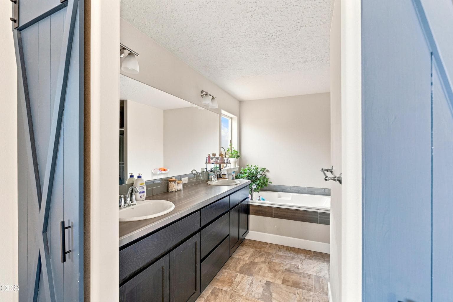 Photo of 2466 SW Metolius Avenue 28 of 53