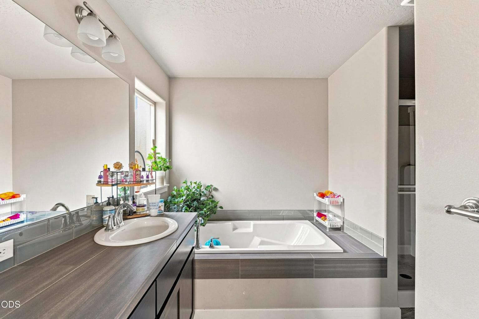 Photo of 2466 SW Metolius Avenue 30 of 53