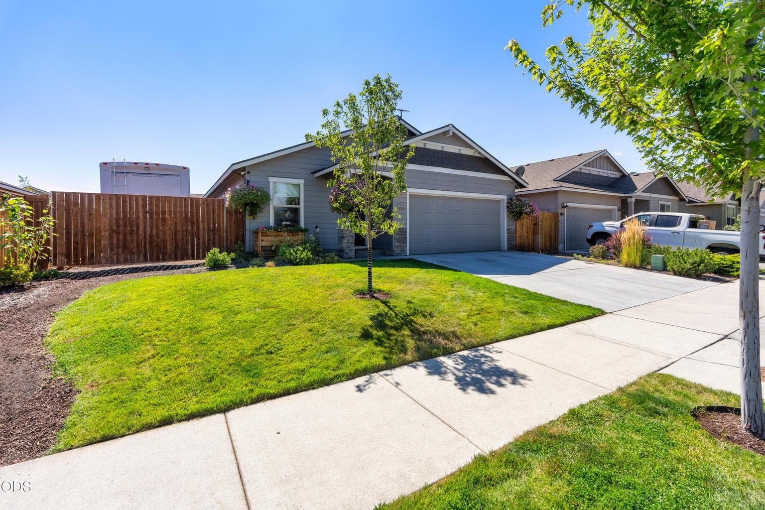 Photo of 2466 SW Metolius Avenue 4 of 53