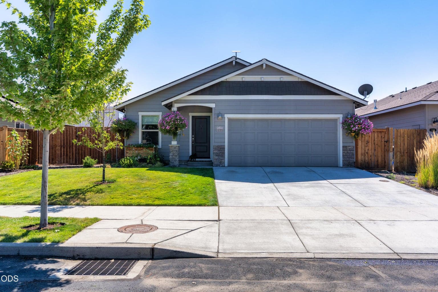 Photo of 2466 SW Metolius Avenue 2 of 53