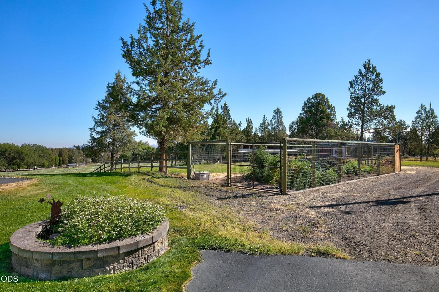 Photo of 6105 NW Kingwood Avenue 75 of 94