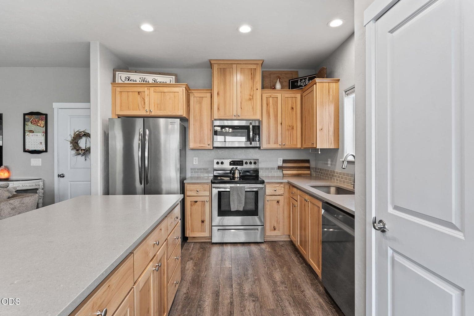 Photo of 550 Mountain Ridge Drive 8 of 33