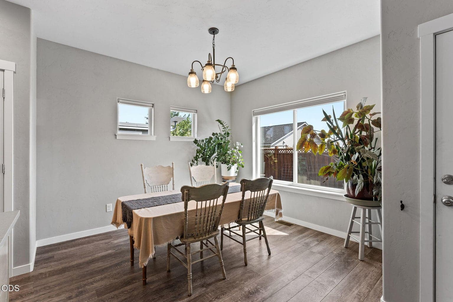 Photo of 550 Mountain Ridge Drive 9 of 33