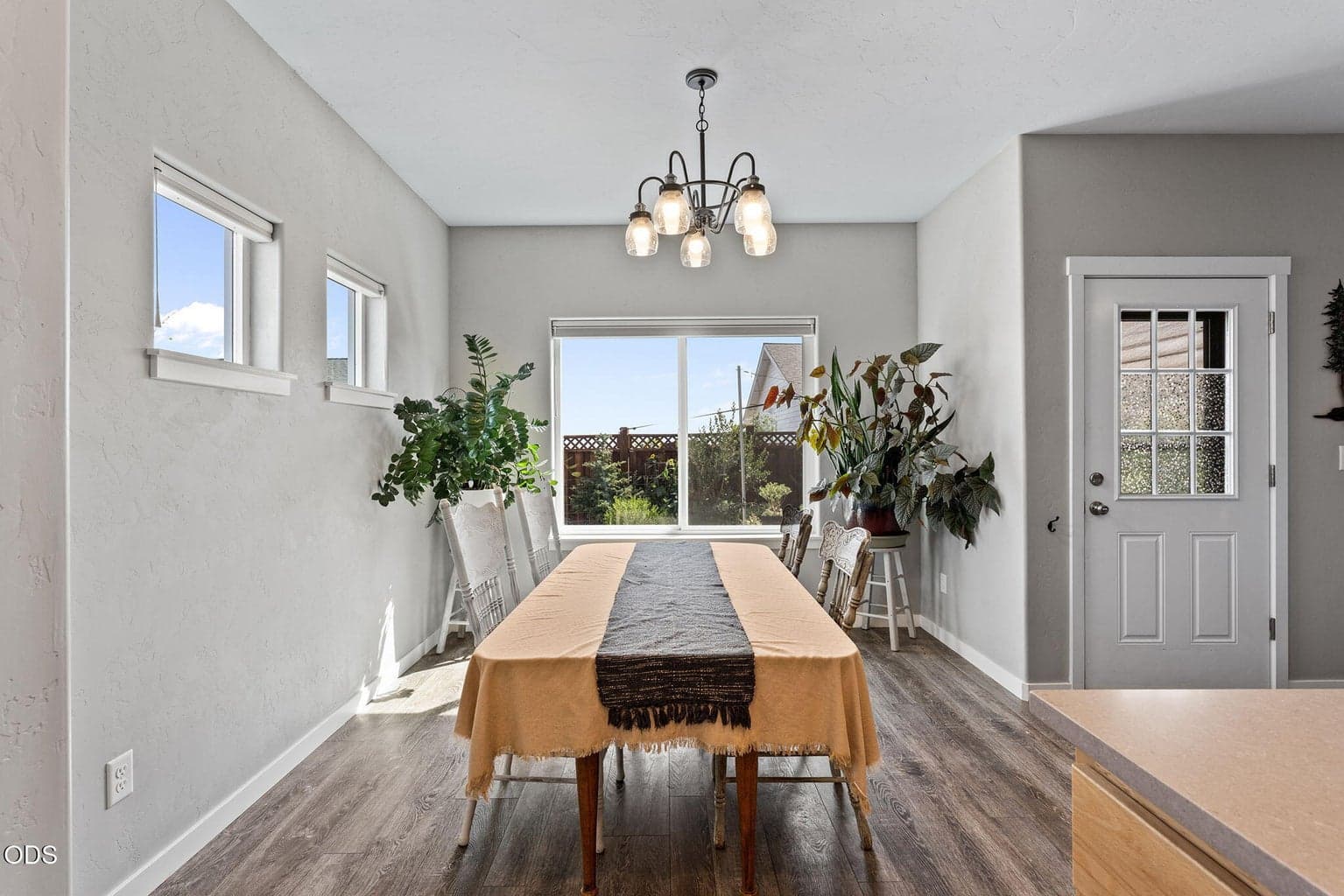 Photo of 550 Mountain Ridge Drive 10 of 33