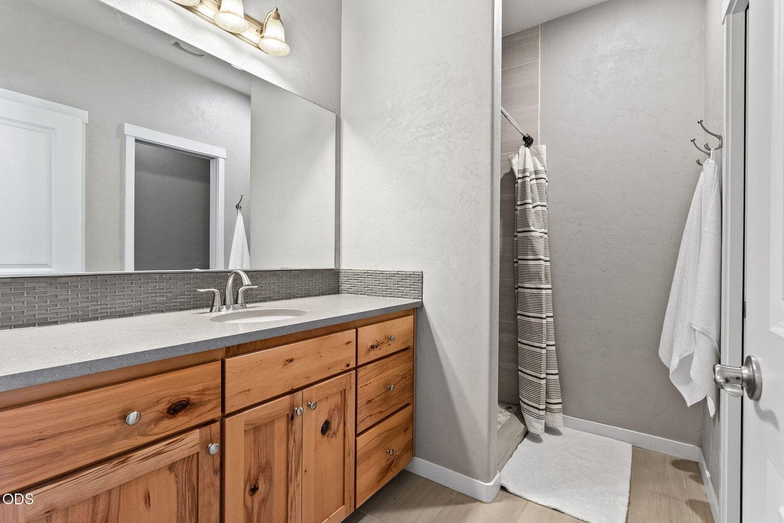 Photo of 550 Mountain Ridge Drive 14 of 33
