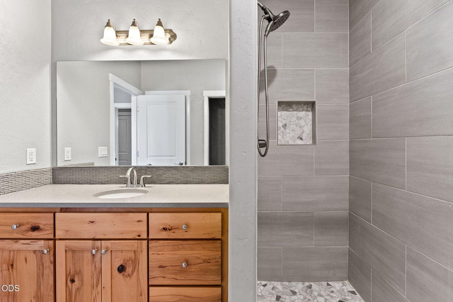 Photo of 550 Mountain Ridge Drive 15 of 33