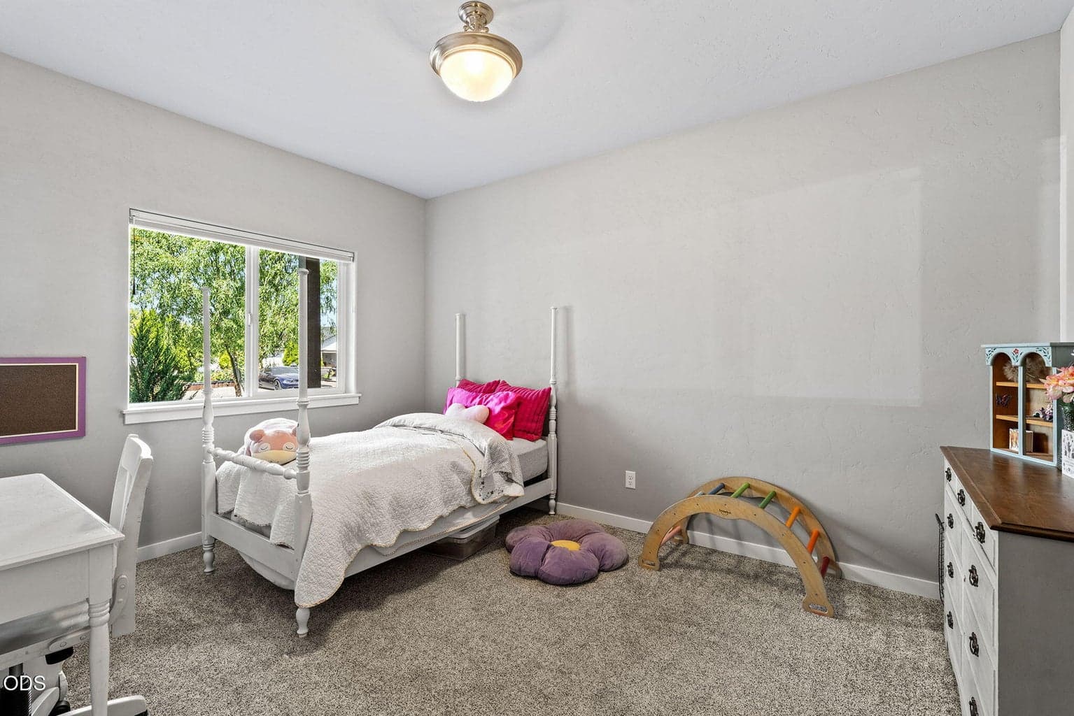 Photo of 550 Mountain Ridge Drive 16 of 33