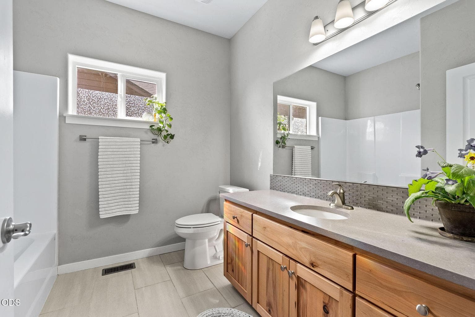 Photo of 550 Mountain Ridge Drive 18 of 33