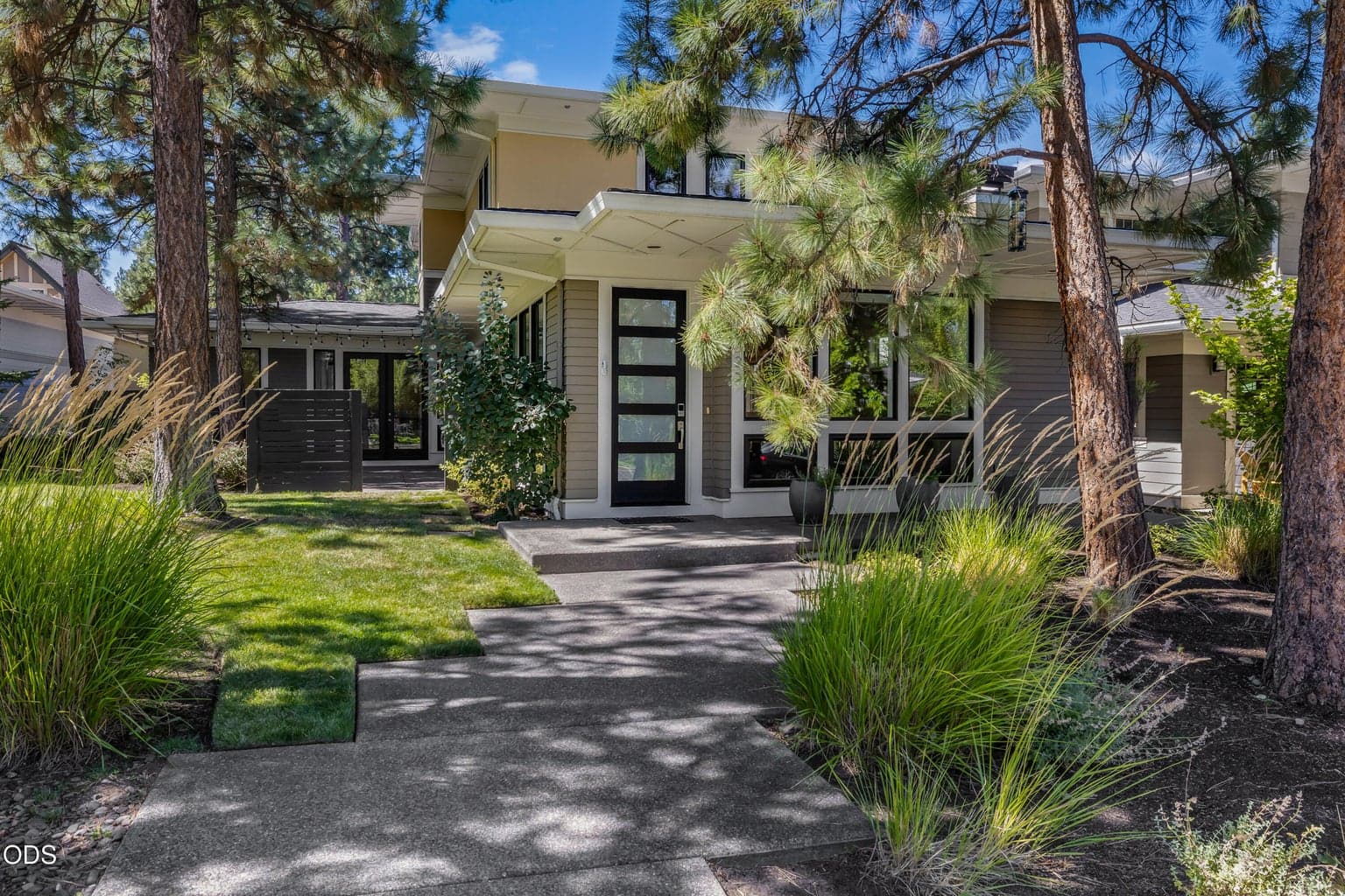 Photo of 2325 NW Lolo Drive 2 of 45