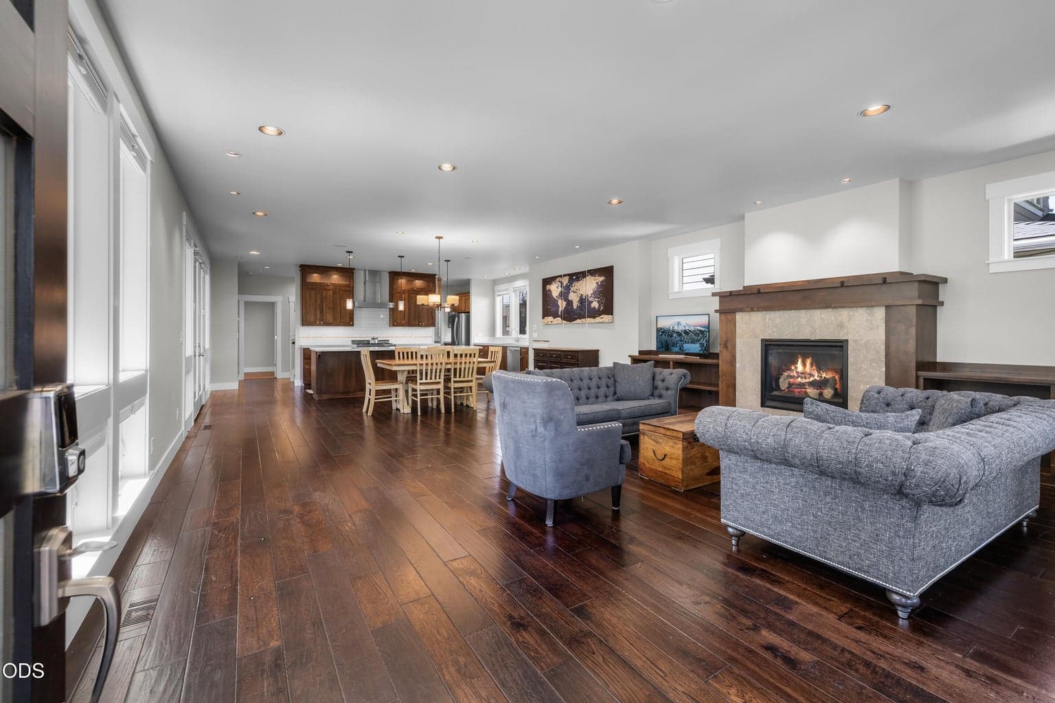 Photo of 2325 NW Lolo Drive 4 of 45