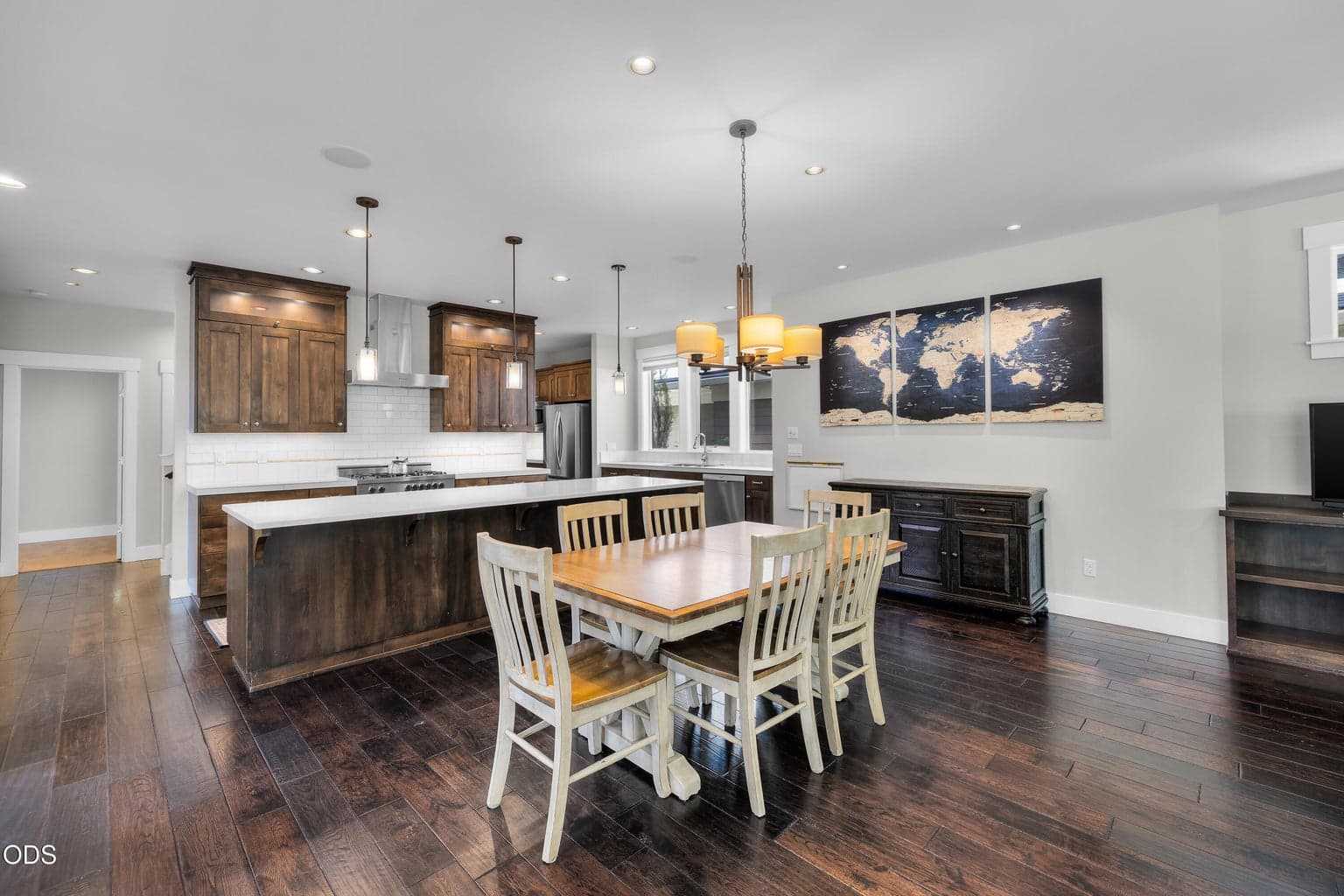 Photo of 2325 NW Lolo Drive 8 of 45
