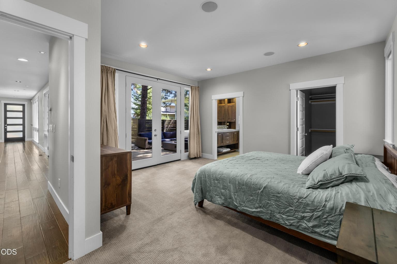 Photo of 2325 NW Lolo Drive 18 of 45