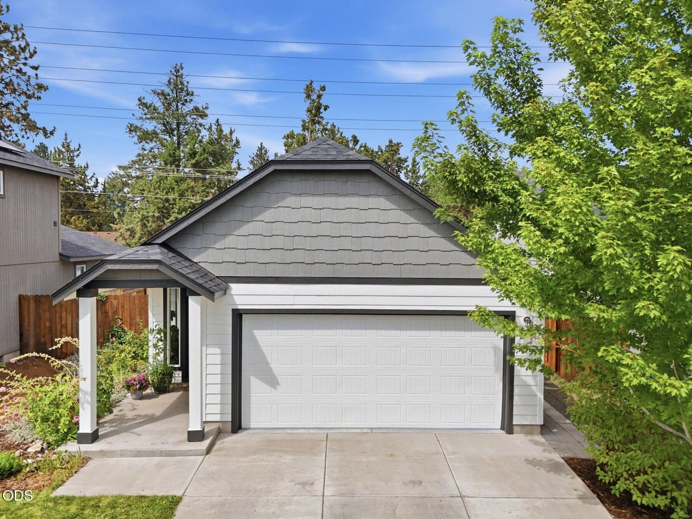 Photo of 612 SE Gleneden Place 4 of 42