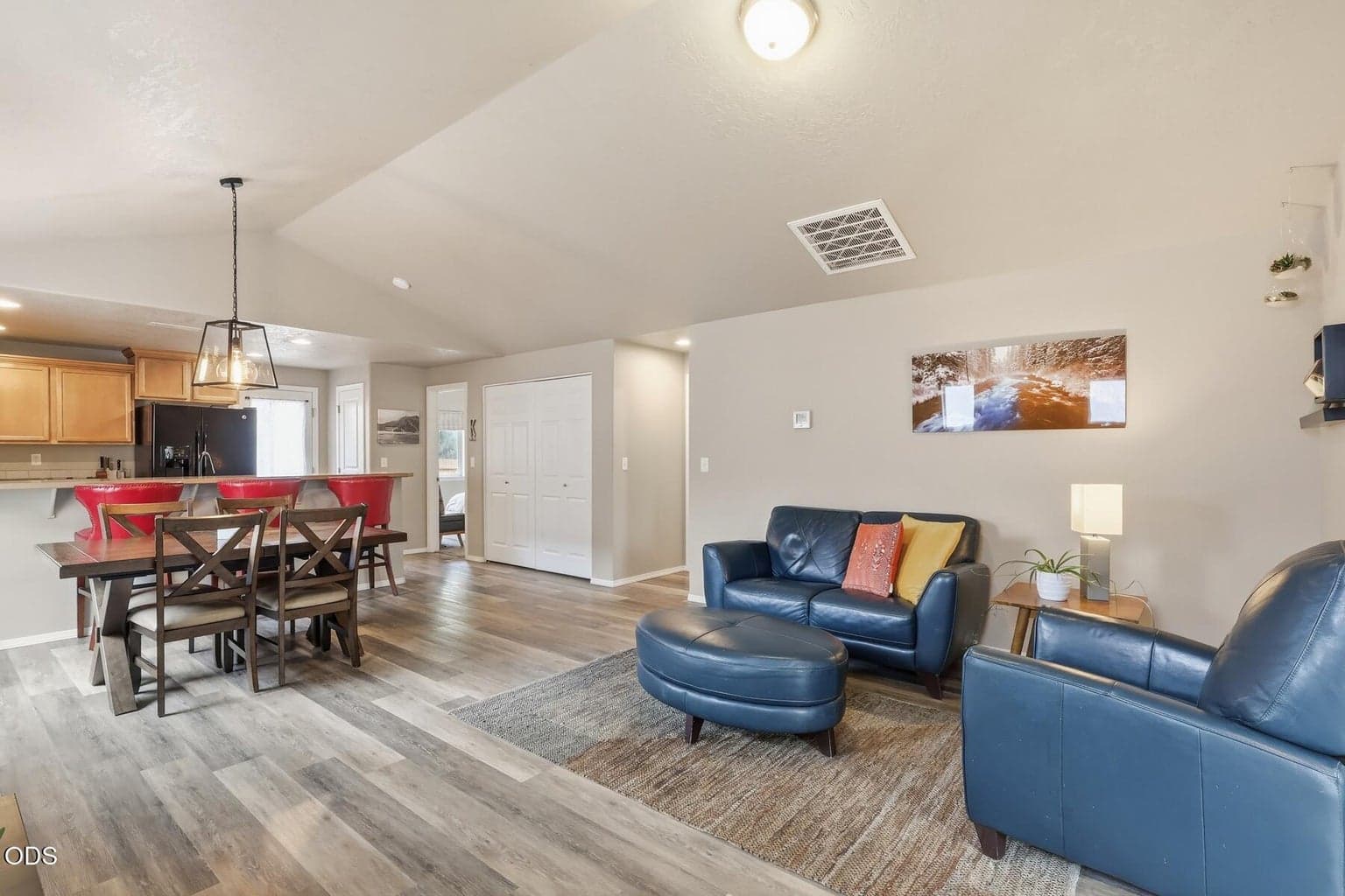Photo of 612 SE Gleneden Place 6 of 42