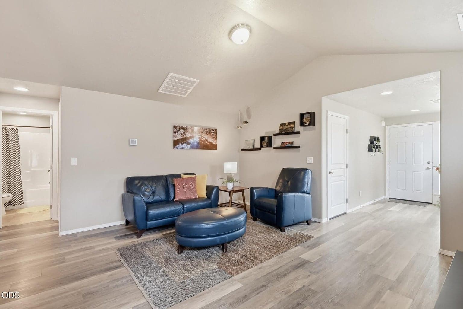 Photo of 612 SE Gleneden Place 7 of 42