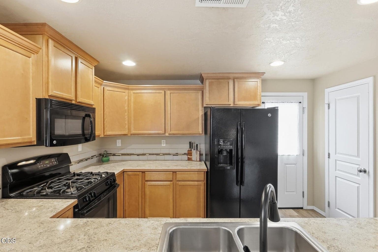 Photo of 612 SE Gleneden Place 9 of 42