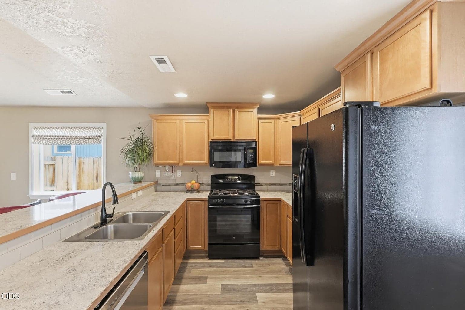 Photo of 612 SE Gleneden Place 11 of 42