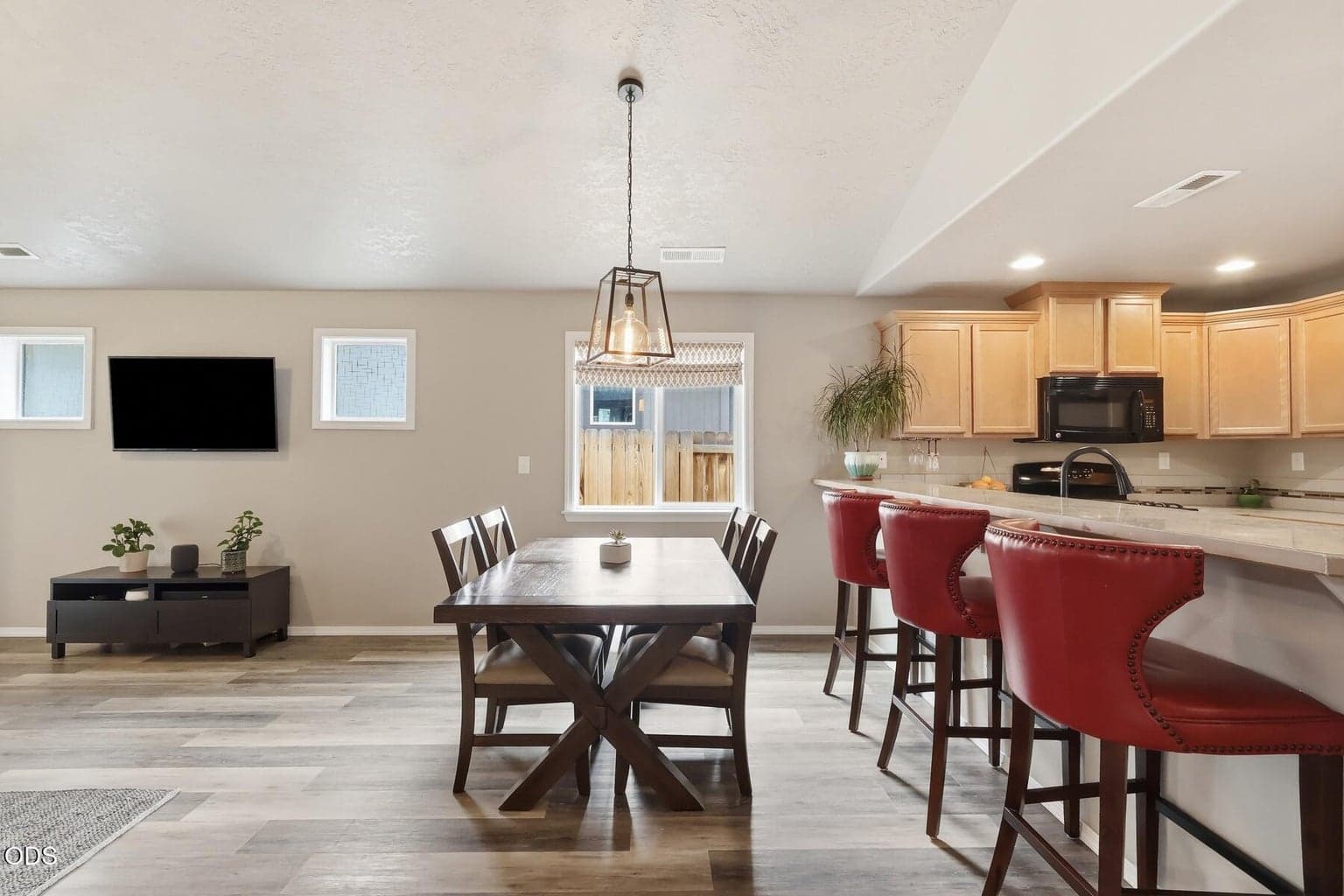Photo of 612 SE Gleneden Place 13 of 42