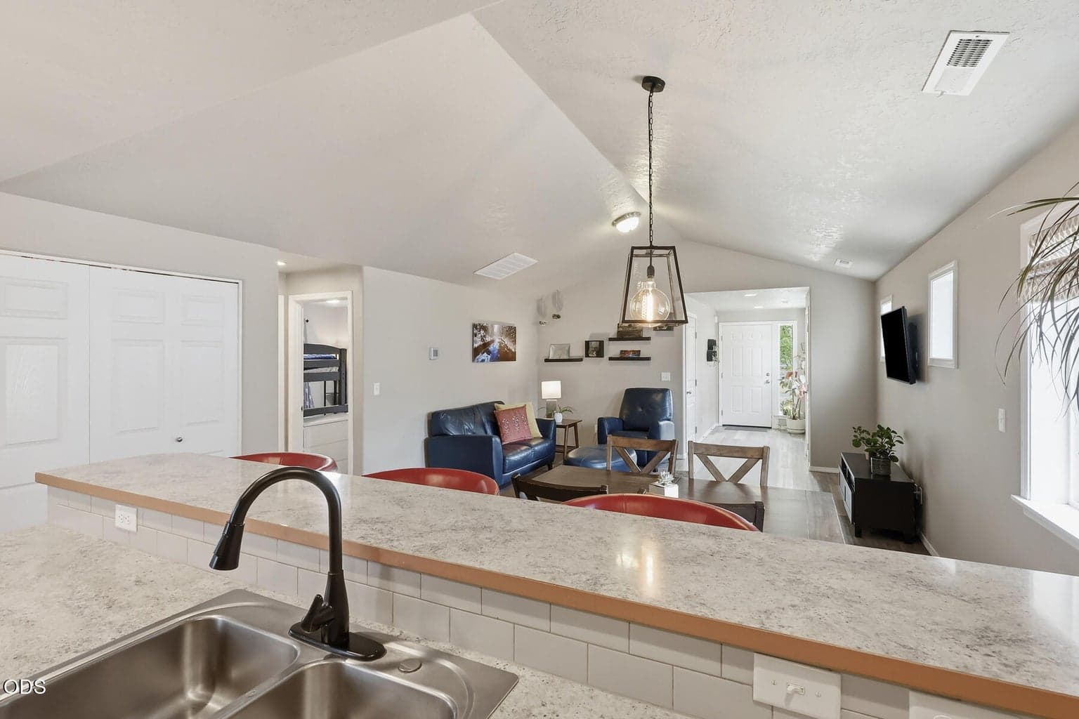 Photo of 612 SE Gleneden Place 14 of 42