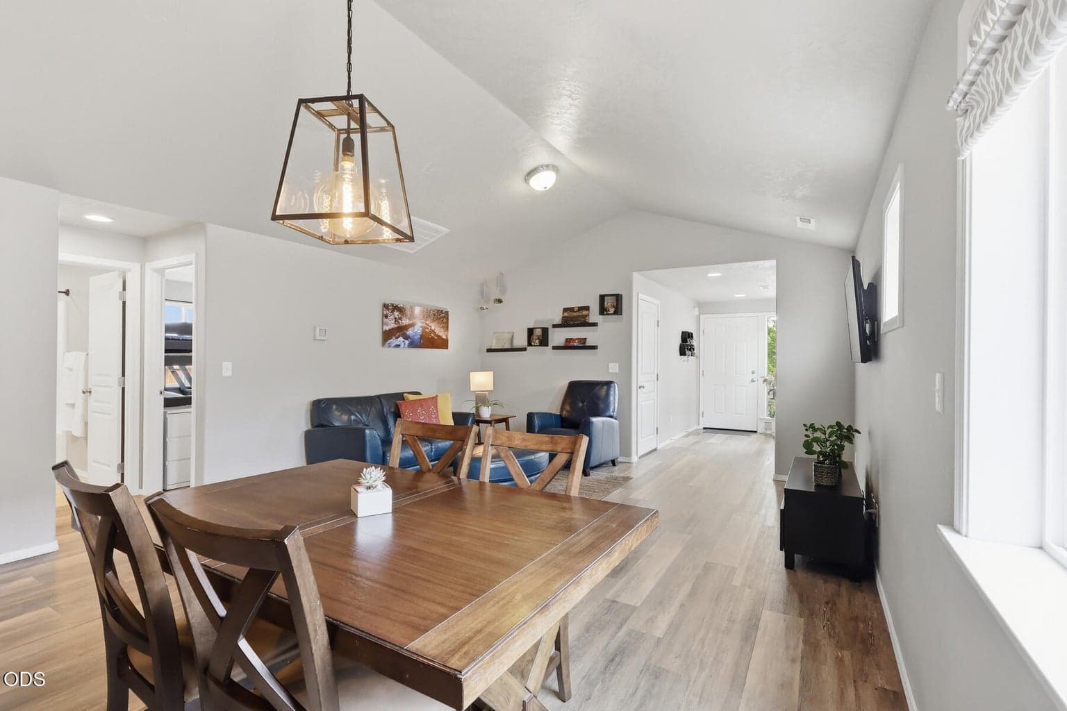 Photo of 612 SE Gleneden Place 15 of 42