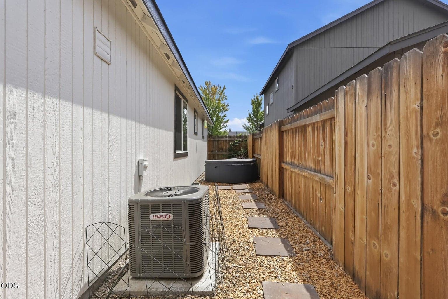 Photo of 612 SE Gleneden Place 29 of 42