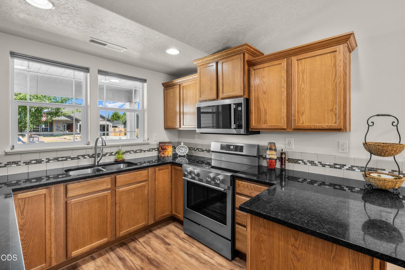 Photo of 3172 SW Deschutes Avenue 6 of 31