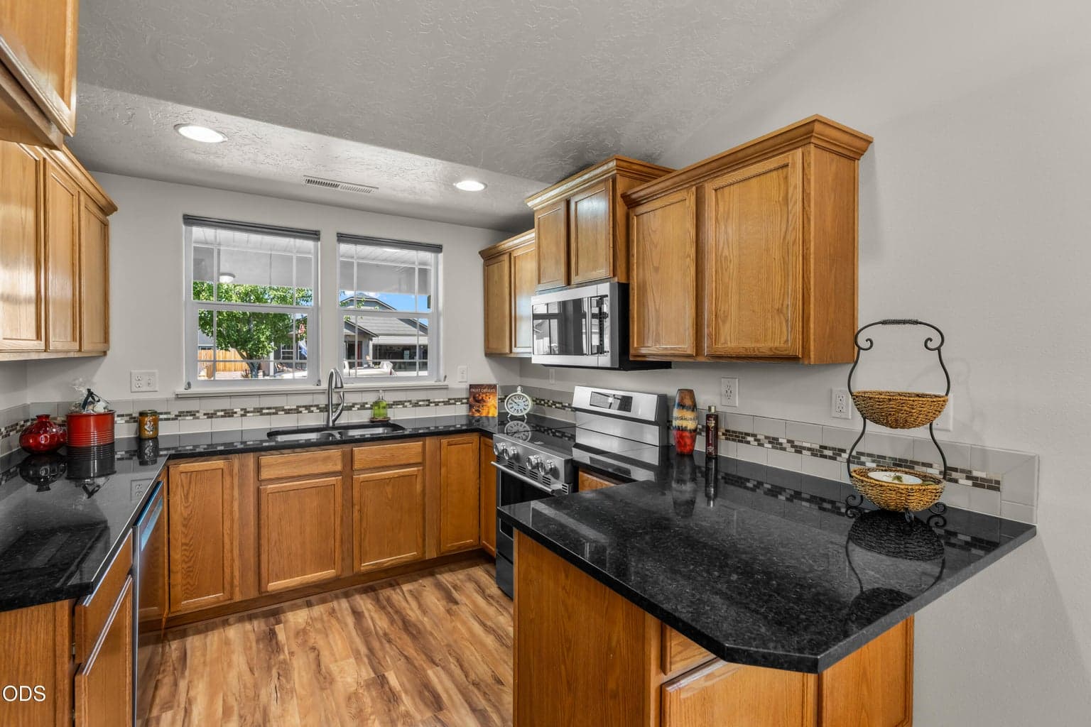 Photo of 3172 SW Deschutes Avenue 7 of 31
