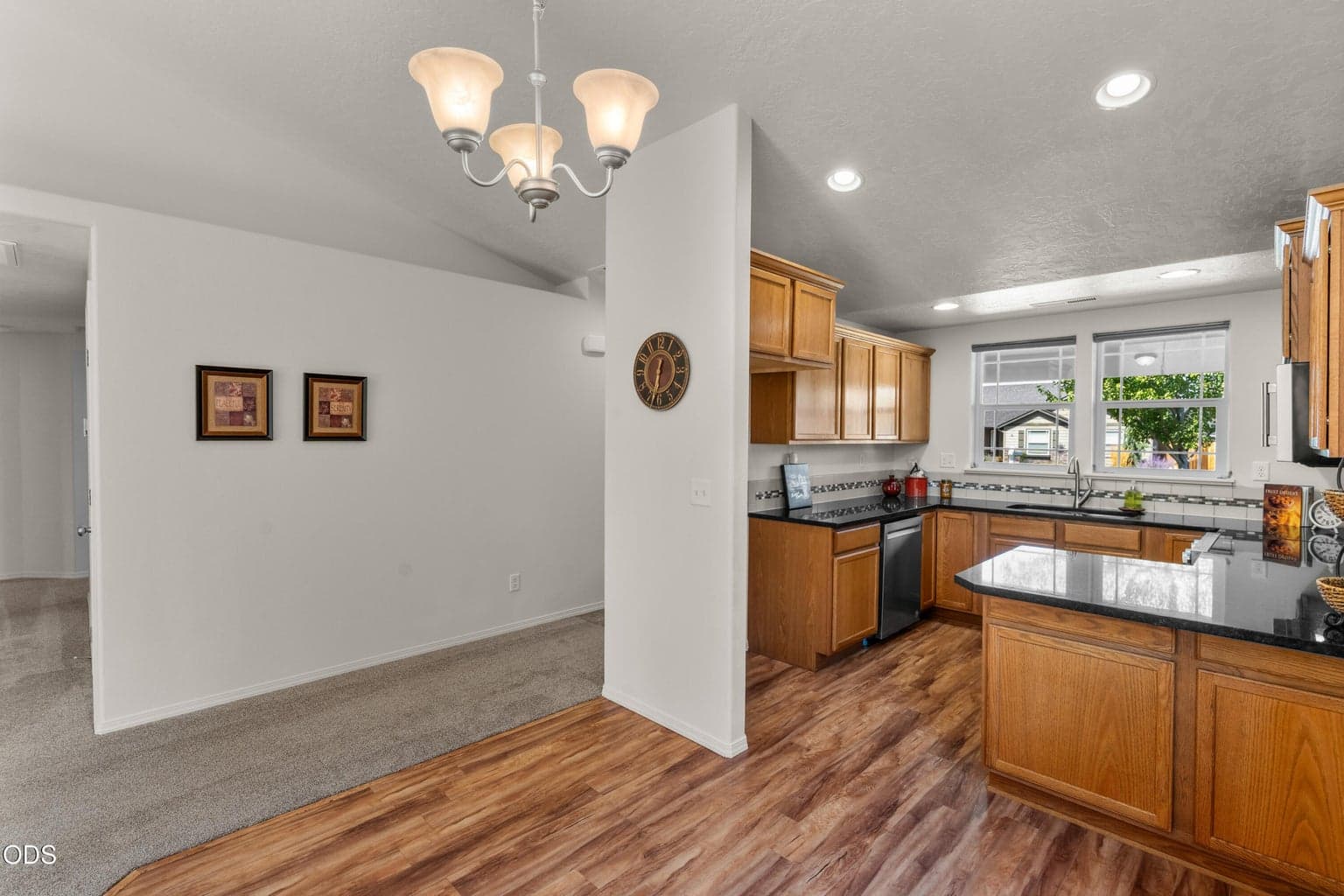 Photo of 3172 SW Deschutes Avenue 8 of 31