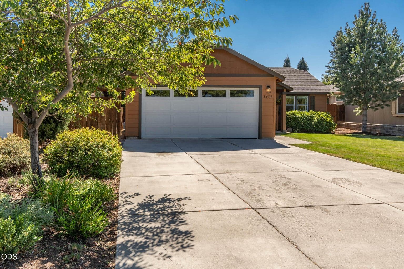 Photo of 3434 NW Dogwood Avenue 2 of 20