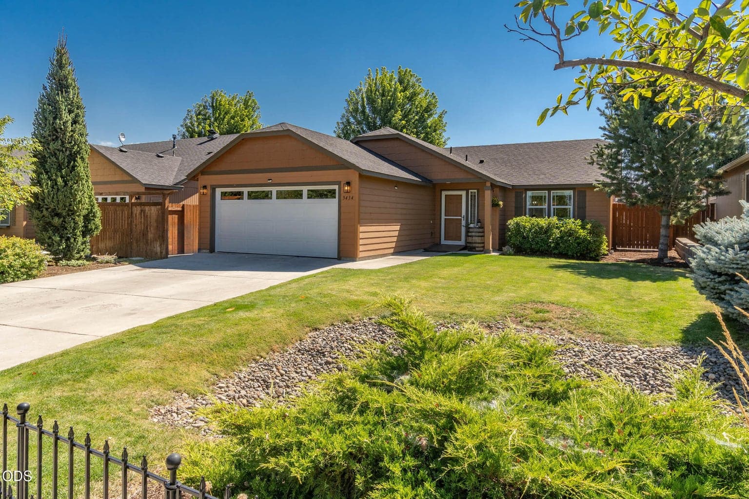 Photo of 3434 NW Dogwood Avenue 3 of 20