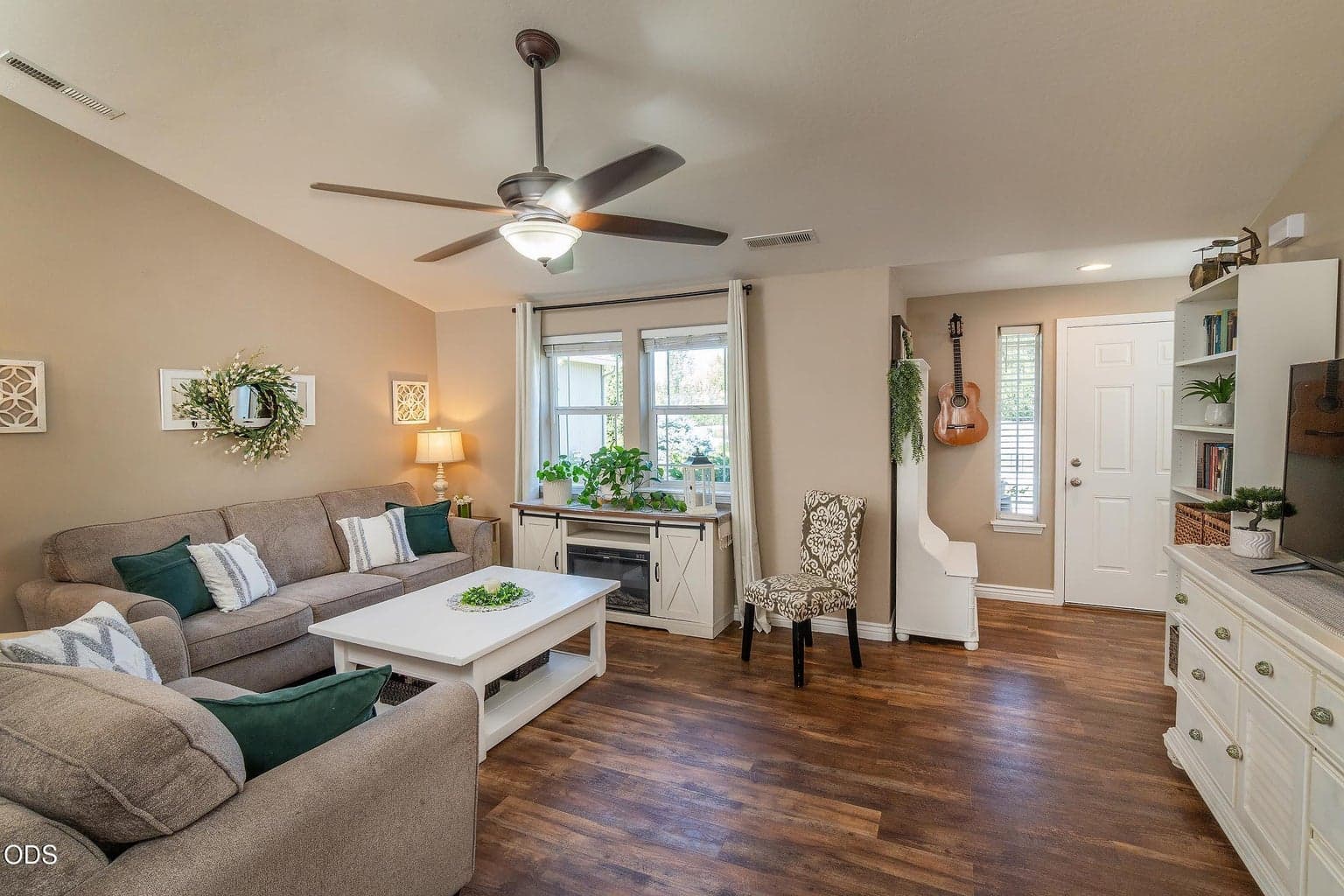Photo of 3434 NW Dogwood Avenue 4 of 20