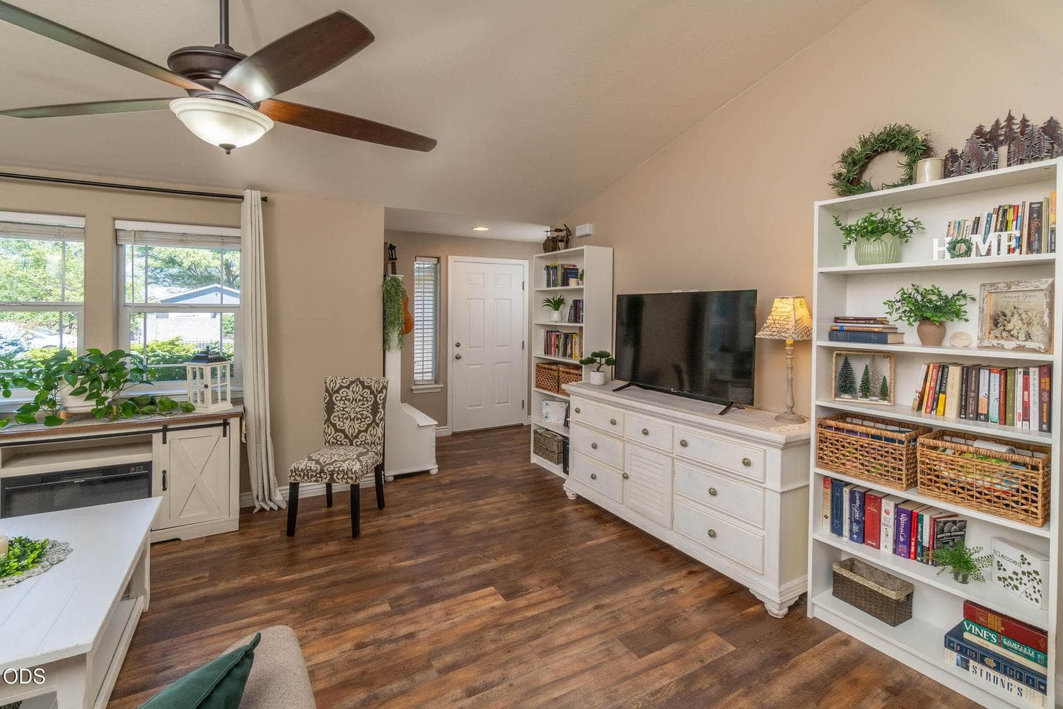 Photo of 3434 NW Dogwood Avenue 5 of 20