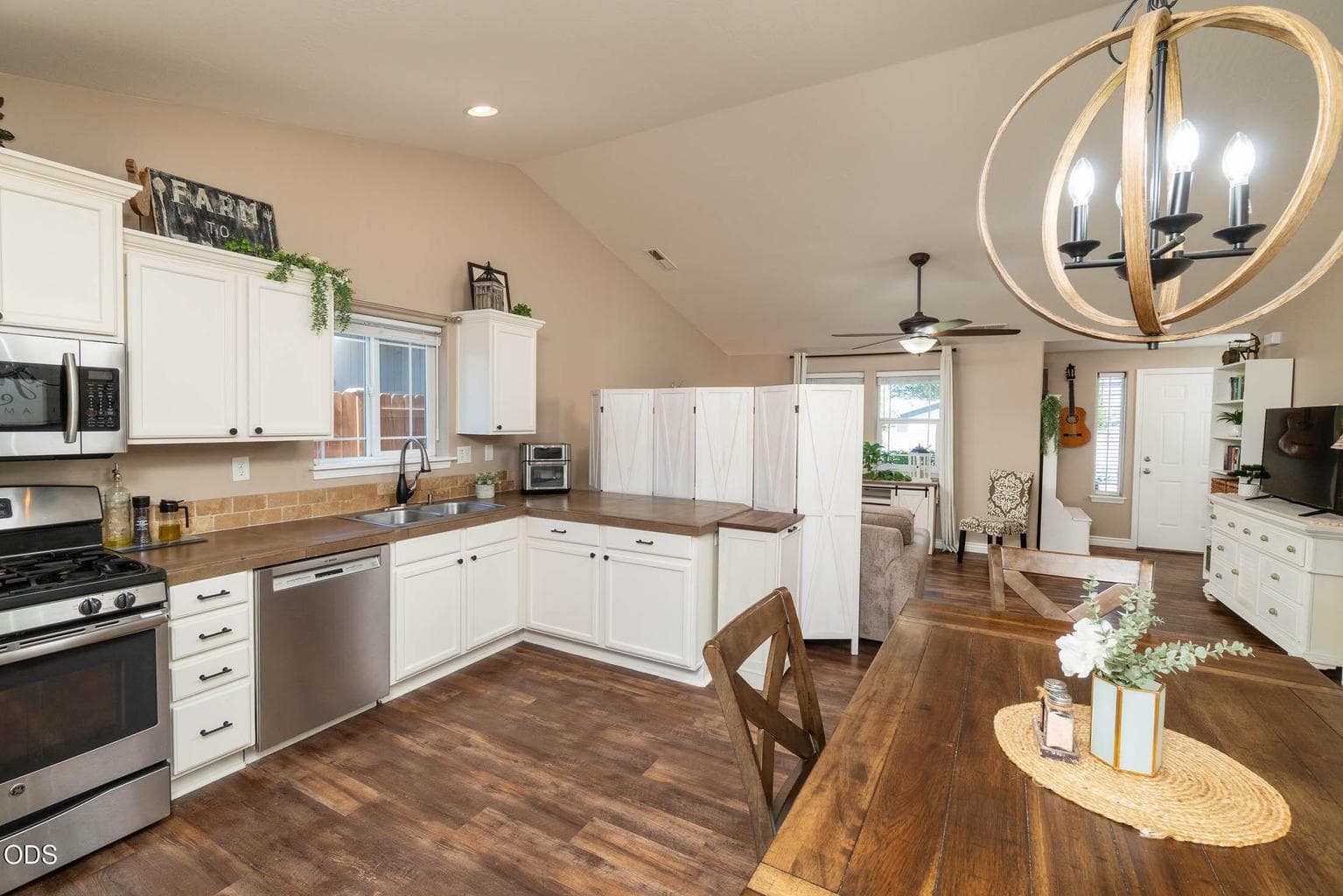 Photo of 3434 NW Dogwood Avenue 6 of 20