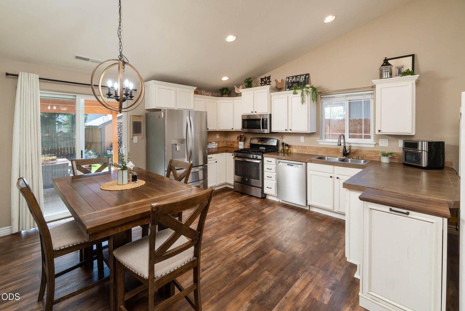 Photo of 3434 NW Dogwood Avenue 7 of 20