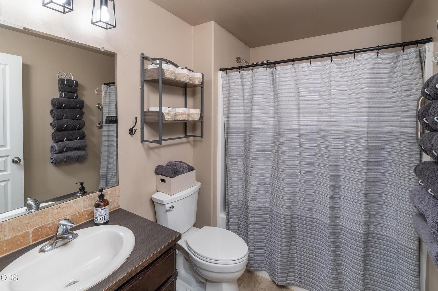 Photo of 3434 NW Dogwood Avenue 11 of 20