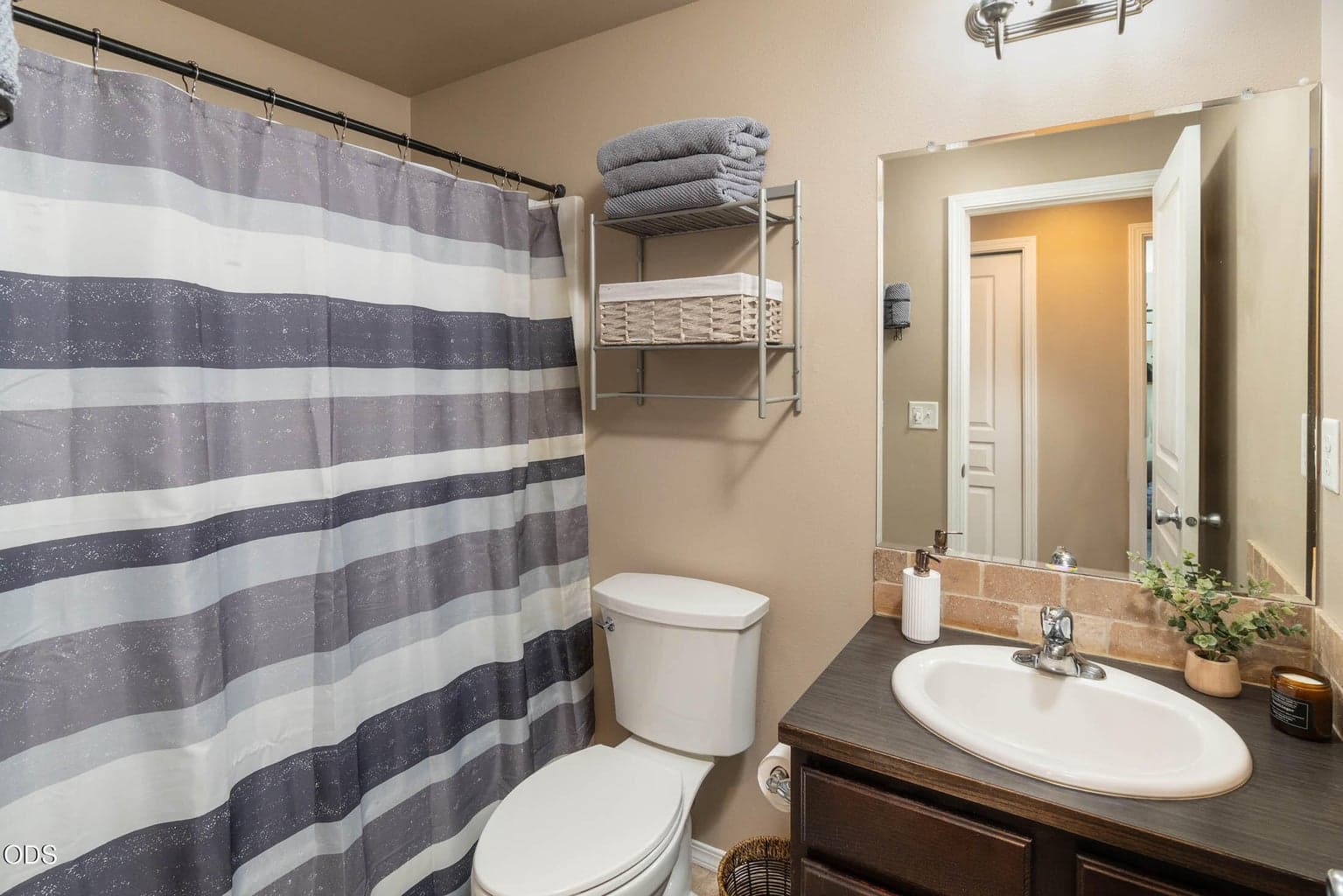 Photo of 3434 NW Dogwood Avenue 14 of 20