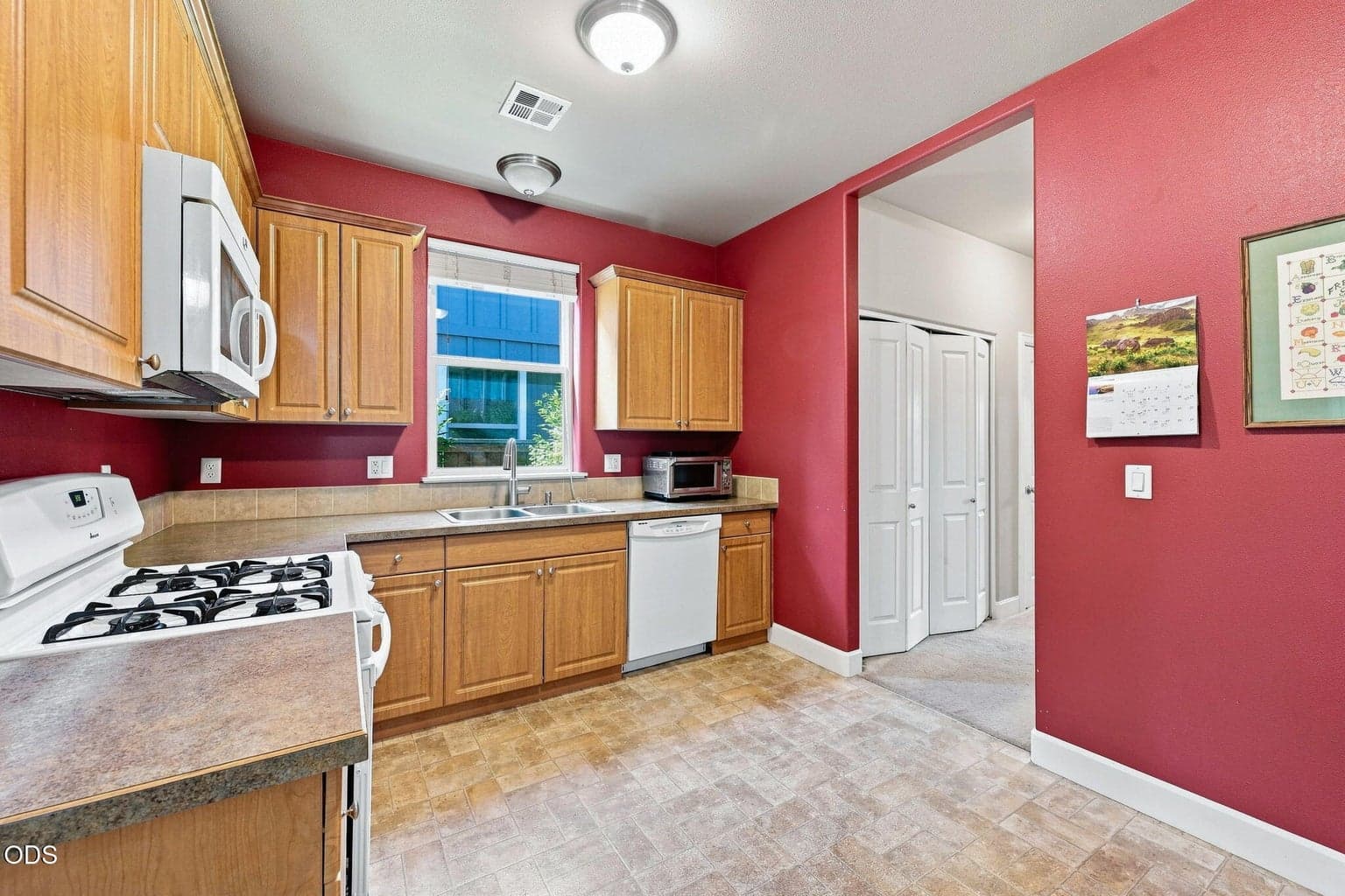 Photo of 63119 NE De Haviland Street 13 of 30
